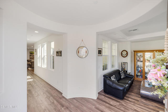 12809 Lone Trail Court, Moorpark CA: https://media.crmls.org/mediaz/3f0fe4a9-6458-4c10-ad8e-b4787de985d4.jpg
