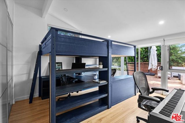 3567 Woodcliff Road, Sherman Oaks CA: https://media.crmls.org/mediaz/3f102567-2381-40ad-8563-246dadc5db95.jpg