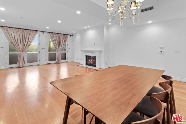 121 N Almont Drive, Beverly Hills CA: https://media.crmls.org/mediaz/3f1068bf-5376-43e0-9978-0caa4a519d4a.jpg