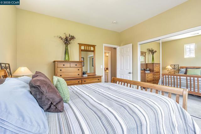 1039 Rolling Woods Way, Concord CA: https://media.crmls.org/mediaz/3f10cbfd-47cb-4254-8dc6-fab9405e9f72.jpg