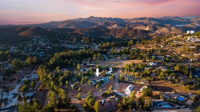 11534 Manzanita Rd, Lakeside CA: https://media.crmls.org/mediaz/3f11935d-e69e-4da7-b6e5-4aead01974e5.jpg