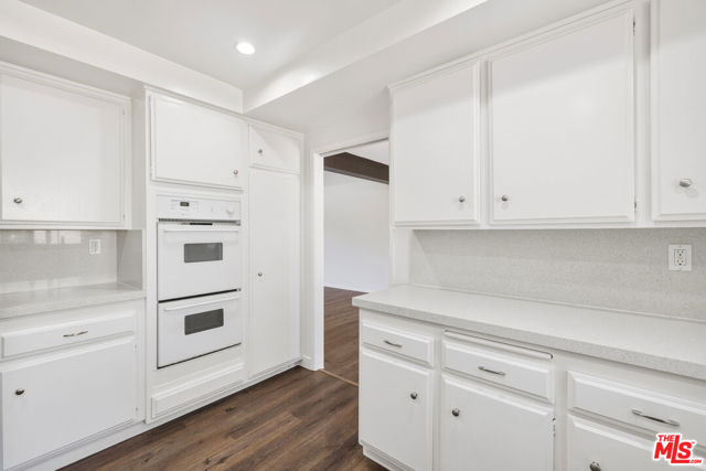6741 Buffalo Avenue photo 8
