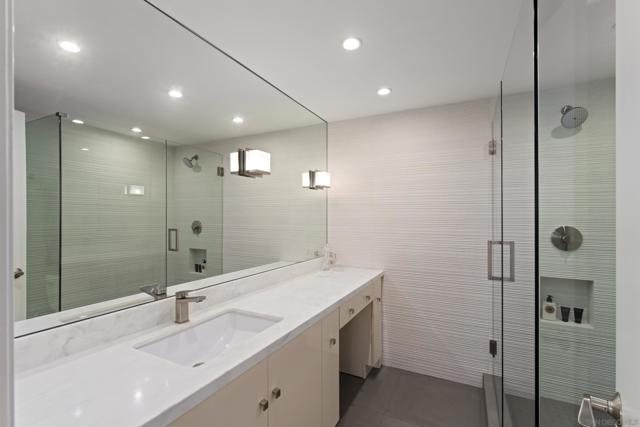3860 Riviera Dr, San Diego CA: https://media.crmls.org/mediaz/3f120738-1f9c-4577-a9b1-6a07a11c0244.jpg