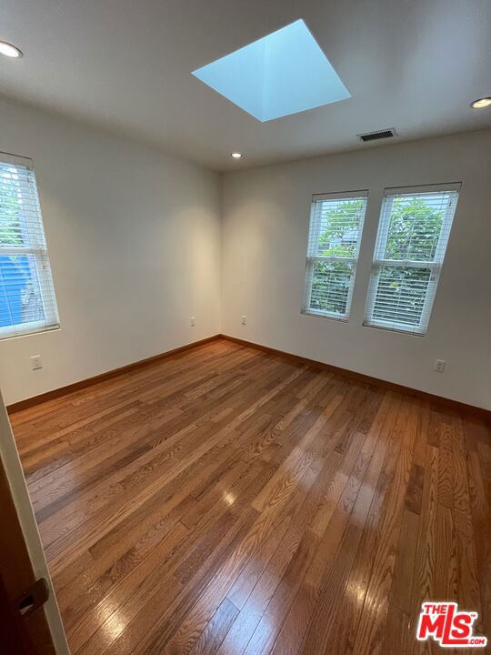 926 California Avenue, Venice CA: https://media.crmls.org/mediaz/3f1268db-8303-47f9-8c28-ed17dfcc3c6e.jpg