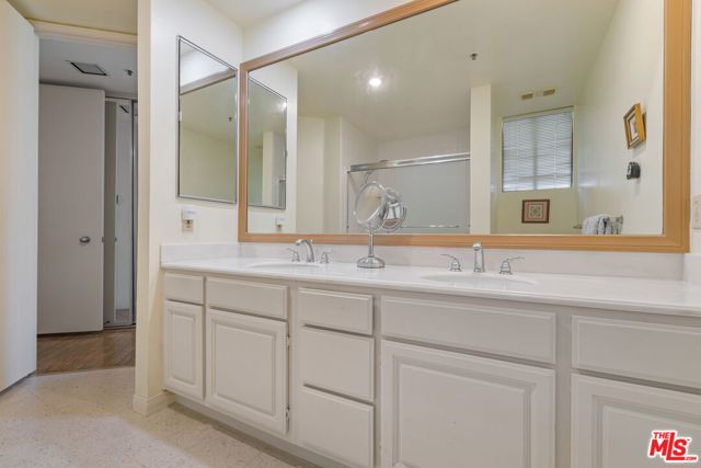 2102 Century Park Lane, Los Angeles CA: https://media.crmls.org/mediaz/3f129f39-b5d4-4ba3-9cd0-f533e766d830.jpg