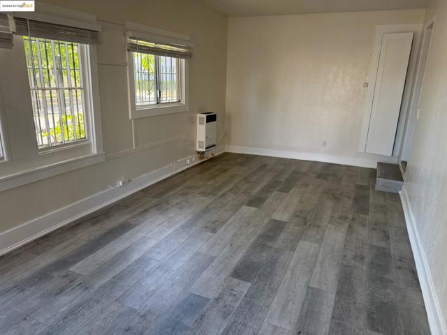 2542 Filbert St, Oakland CA: https://media.crmls.org/mediaz/3f12e591-77d0-47cc-8fe5-2d9a025516d8.jpg