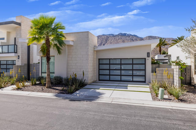 151 Holliday Way, Palm Springs CA: https://media.crmls.org/mediaz/3f13da72-50c1-4814-b7bc-7b4fbea1a6c7.jpg