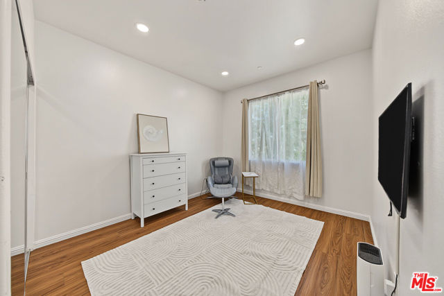 309 South Mariposa Avenue, 101 photo 12