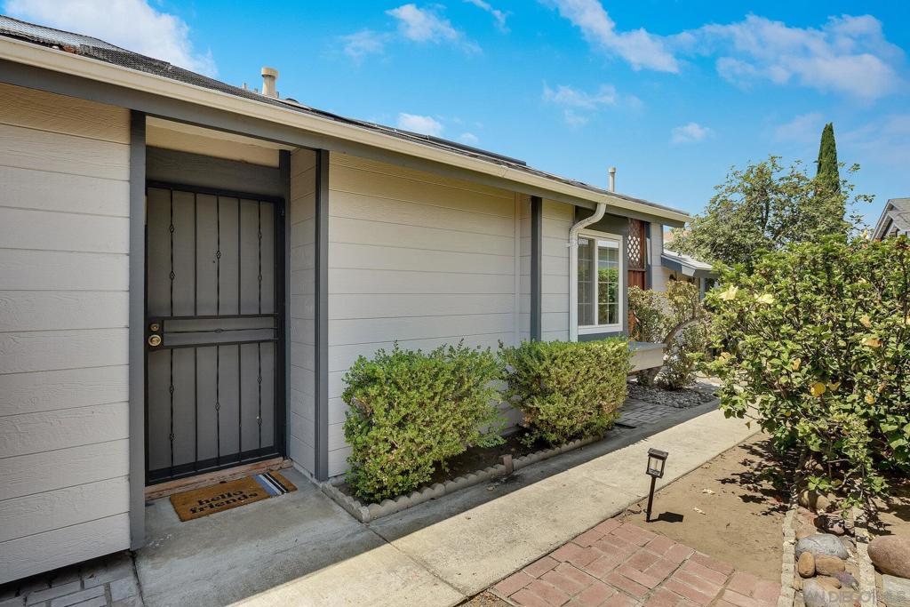 MLS #250035691SD img 2