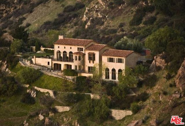 24734 W Saddle Peak Road, Malibu CA: https://media.crmls.org/mediaz/3f153f1f-51cd-42a8-b177-0024d91e3f0c.jpg