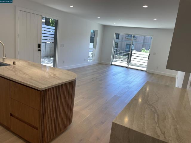 3742 Mt. Diablo Blvd #1B, Lafayette CA: https://media.crmls.org/mediaz/3f156fc1-cf32-4ab8-a785-aadaba0f977a.jpg
