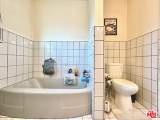 2132 Mcpherson Place, Los Angeles CA: https://media.crmls.org/mediaz/3f162288-e55b-4671-8604-11a4971113dc.jpg