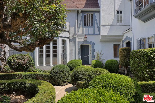 920 S Serrano Avenue, Los Angeles CA: https://media.crmls.org/mediaz/3f16f8d1-4804-45e5-a6aa-bf183ae583ce.jpg
