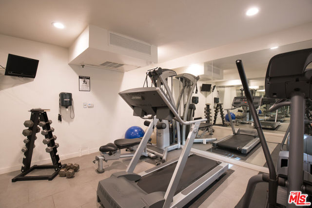 931 N ALFRED Street, Los Angeles CA: https://media.crmls.org/mediaz/3f1712b4-2009-417f-84d5-9acd6f07c760.jpg