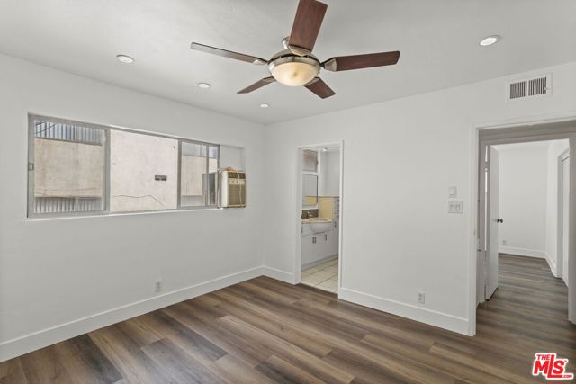 530 Evergreen Street, Inglewood CA: https://media.crmls.org/mediaz/3f17b816-c239-4e18-b1bb-73edbd533efa.jpg