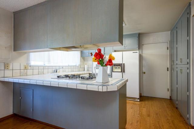 748 Gull Avenue, Foster City CA: https://media.crmls.org/mediaz/3f18e255-78f3-4df7-b4e7-8aa387c37bf9.jpg