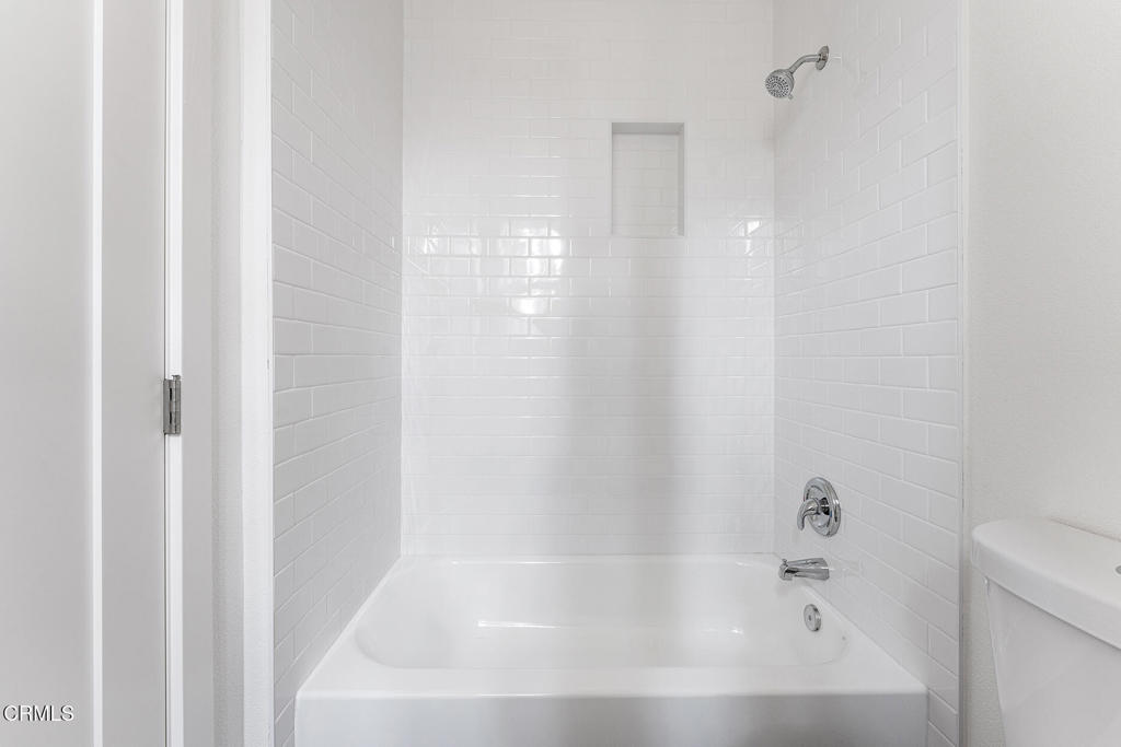 https://media.crmls.org/mediaz/3f190cc7-667c-493e-a995-fd5ec22463d6.jpg?preset=X-Large