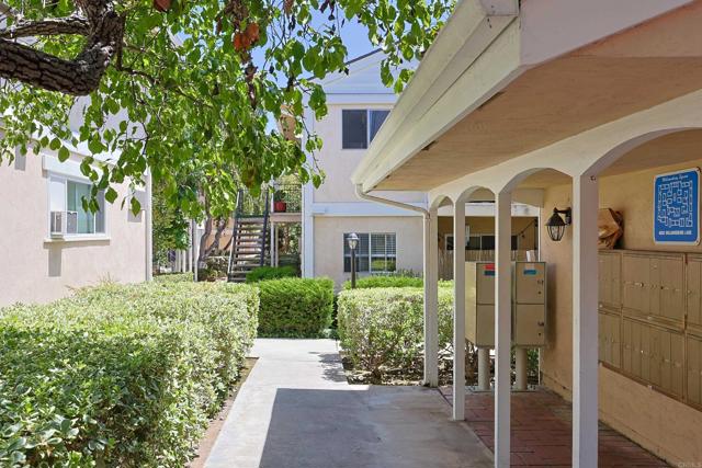 4800 Williamsburg Ln, La Mesa CA: https://media.crmls.org/mediaz/3f19b062-1354-4b1e-aede-882f22b4b461.jpg