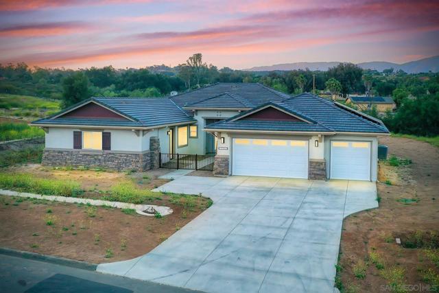29527 Viking View Ln, Valley Center CA: https://media.crmls.org/mediaz/3f1a48f4-15cd-4810-a809-4c936fdb1204.jpg