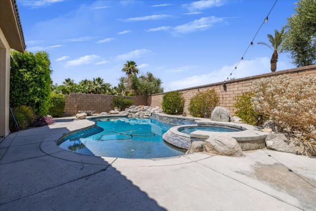 40828 Paganini Drive, Indio CA: https://media.crmls.org/mediaz/3f1ad479-b0b1-4e16-abbf-11a085ad2ff4.jpg