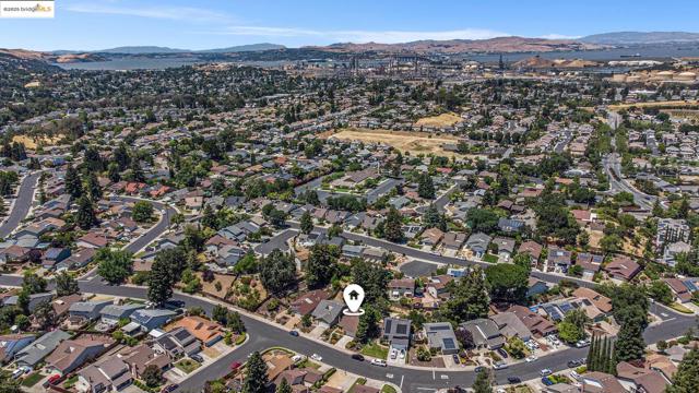 1039 Village Oaks Drive, Martinez CA: https://media.crmls.org/mediaz/3f1b82bb-9ecc-4f6f-9c0f-e094b269421c.jpg