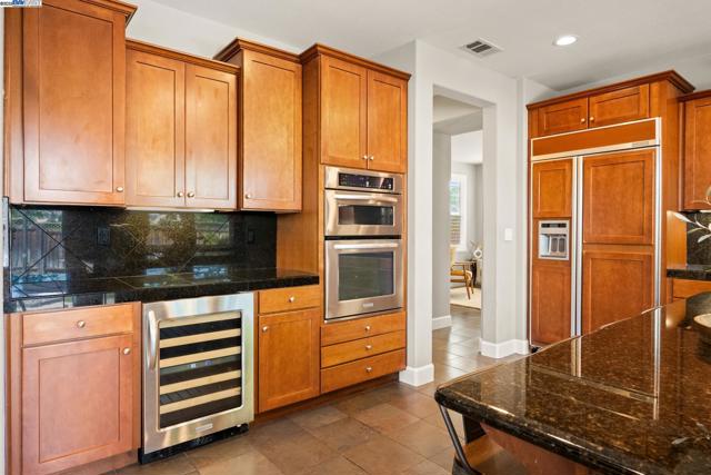 1736 Cottswald St, Danville CA: https://media.crmls.org/mediaz/3f1bb0e5-db32-4520-8fef-2f13fdc45bfc.jpg
