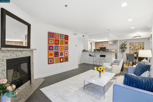 2560 Oak Rd, Walnut Creek CA: https://media.crmls.org/mediaz/3f1c89fb-0ed7-4b4b-8a75-6746a51557c2.jpg