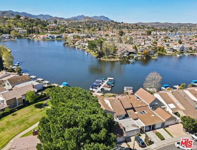 32134 Beachlake Lane, Westlake Village CA: https://media.crmls.org/mediaz/3f1cf6fe-6b79-402e-942b-fb498c246d5c.jpg