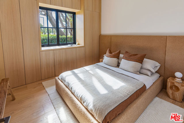 24824 Pacific Coast Highway, Malibu CA: https://media.crmls.org/mediaz/3f1d7995-da51-470e-80b5-3bac021589b0.jpg