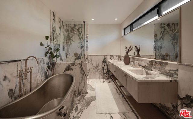 2247 Chelan Place, Los Angeles CA: https://media.crmls.org/mediaz/3f1d8400-7aa9-485d-89a1-8f8cf195155e.jpg