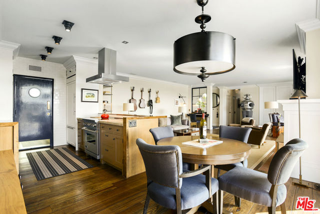 100 S Doheny Drive, Los Angeles CA: https://media.crmls.org/mediaz/3f1dca2e-a1c6-402f-8478-9dd89d721c35.jpg
