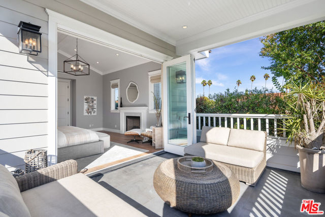 6336 Lindenhurst Avenue, Los Angeles CA: https://media.crmls.org/mediaz/3f1e1f15-b8d8-4aa9-9f3d-d66f723ff71d.jpg