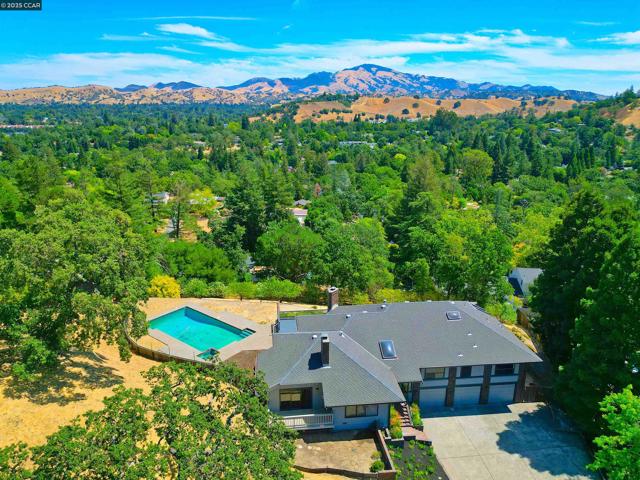 36 Candlewood Place, Walnut Creek CA: https://media.crmls.org/mediaz/3f1e505e-9cd6-4702-a57e-1e4ad954f4b9.jpg