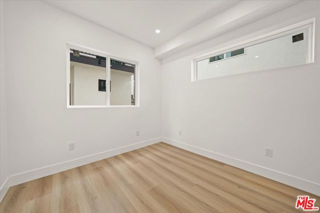 910 N Hudson Avenue, Los Angeles CA: https://media.crmls.org/mediaz/3f1e5e73-889b-4856-8c83-4c95e54f0c72.jpg