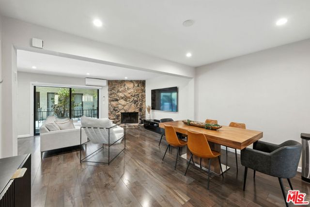 13412 Burbank Boulevard, Sherman Oaks CA: https://media.crmls.org/mediaz/3f1e7119-c782-4a45-8964-58e20c71306c.jpg
