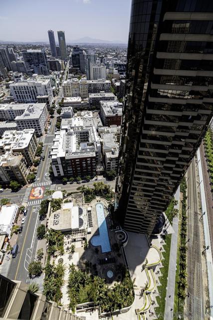 100 Harbor Drive, San Diego CA: https://media.crmls.org/mediaz/3f1e8764-7d0c-4794-924a-b0793d96aedb.jpg