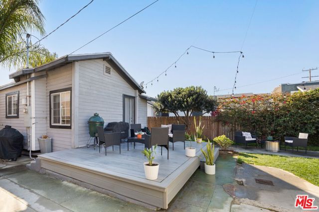 341 E 64th Street, Los Angeles CA: https://media.crmls.org/mediaz/3f1fd2f5-fce7-4851-a5aa-4f259969d917.jpg