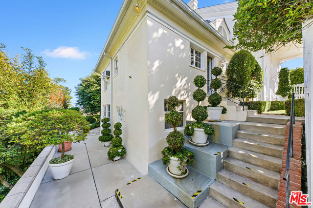 1350 Belfast Drive, Los Angeles CA: https://media.crmls.org/mediaz/3f1fec64-1485-4ae5-9d8c-1d90258fc001.jpg