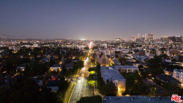 320 Westminster Avenue, Los Angeles CA: https://media.crmls.org/mediaz/3f201cdc-f47f-4e3c-8a8b-b28b038b96a8.jpg