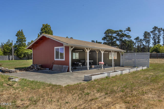 18900 Porterfield Lane, Fort Bragg CA: https://media.crmls.org/mediaz/3f20dd7c-79f3-4052-8b9c-a1abde78252b.jpg