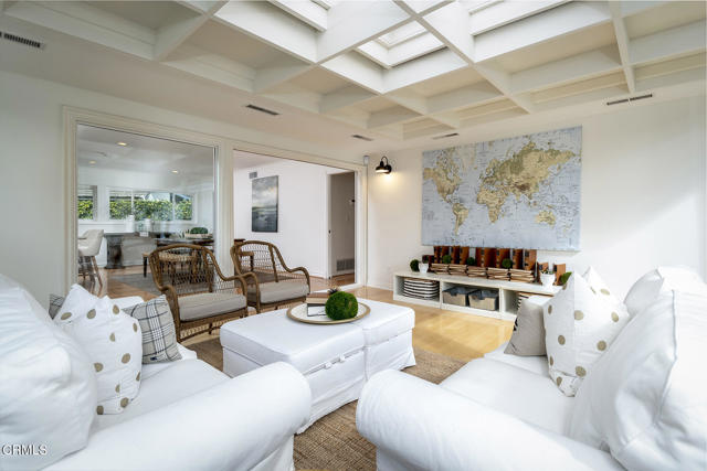 5045 Redwillow Lane, La Canada Flintridge CA: https://media.crmls.org/mediaz/3f20e67c-e5f0-4fbb-b49e-f4054a1a1504.jpg