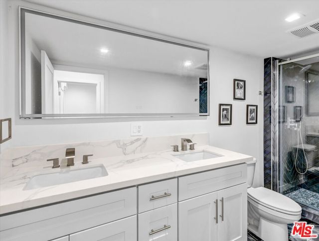 754 N Croft Avenue, Los Angeles CA: https://media.crmls.org/mediaz/3f21476e-32a9-4c47-9e59-568758378904.jpg