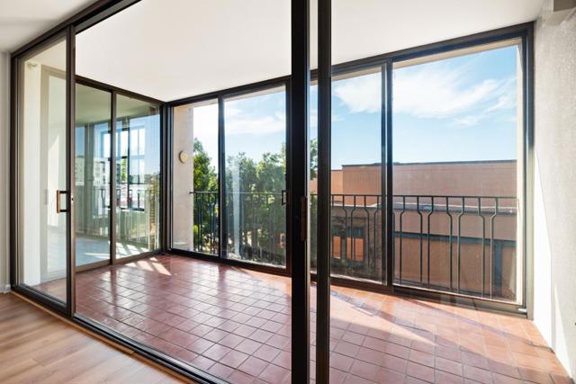 555 Laurel Avenue, San Mateo CA: https://media.crmls.org/mediaz/3f215d10-9e15-44d1-a109-544418ee2910.jpg