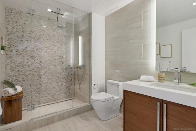 888 W E St, San Diego CA: https://media.crmls.org/mediaz/3f215d93-d462-4c4c-8e99-4a95fe9dad94.jpg