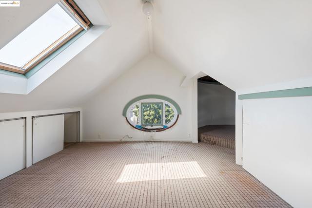 102 Hamilton Pl, Oakland CA: https://media.crmls.org/mediaz/3f218ef9-a0be-475d-a3e7-d0fecb7005af.jpg