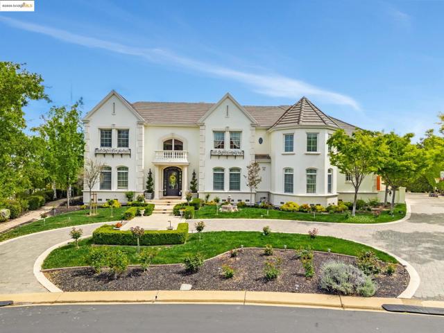1853 Via Di Salerno, Pleasanton CA: https://media.crmls.org/mediaz/3f21da06-938f-41eb-a534-8b1ba705fefc.jpg