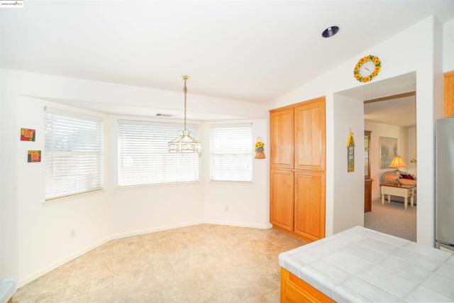5402 Navajo Ct, Antioch CA: https://media.crmls.org/mediaz/3f21fbe4-318e-4e2f-8c2d-95e53e34bb41.jpg