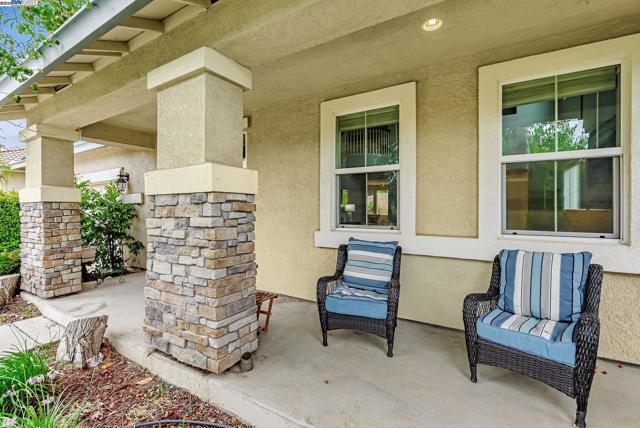 141 Pescara Blvd, Brentwood CA: https://media.crmls.org/mediaz/3f226118-b512-4f43-96fd-4f129957499a.jpg