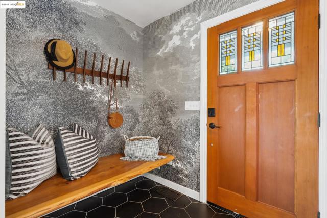 6951 Chambers Dr, Oakland CA: https://media.crmls.org/mediaz/3f22a969-3f5f-4963-9fa5-d4022a4525f0.jpg