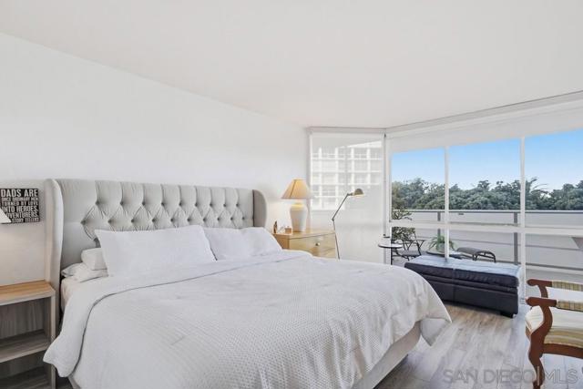 1820 Avenida Del Mundo, Coronado CA: https://media.crmls.org/mediaz/3f22fb98-5d76-4295-9e01-cc240d39d178.jpg